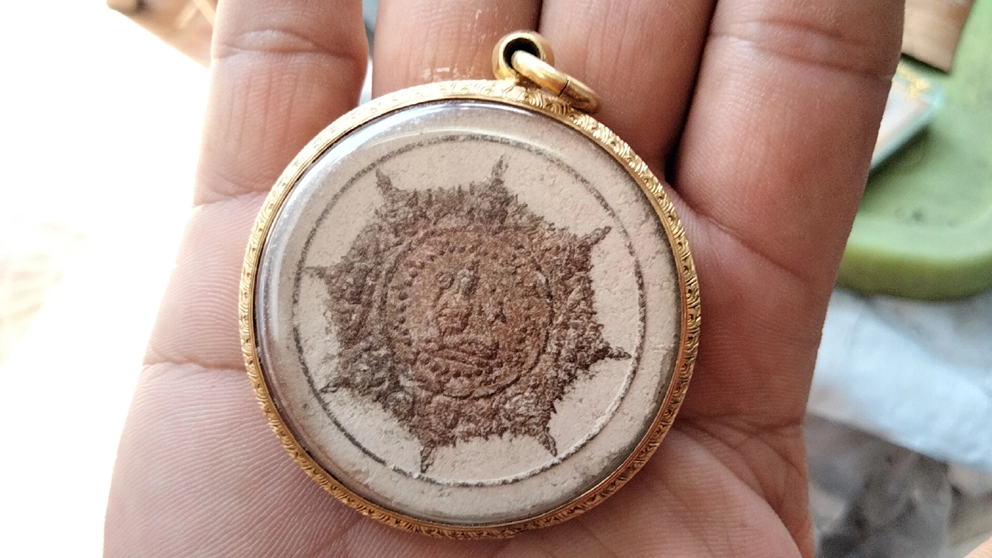 ชาวบ้านเมืองคอนแห่บริจาคจตุคาม 1 แสนองค์ลงกรุโบสถ์ใหม่