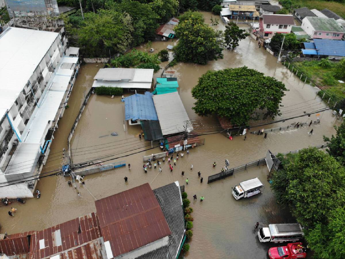 โกลาหล มวลน้ำลำตะคอง ทะลักท่วม รพ.มหาราชโคราช