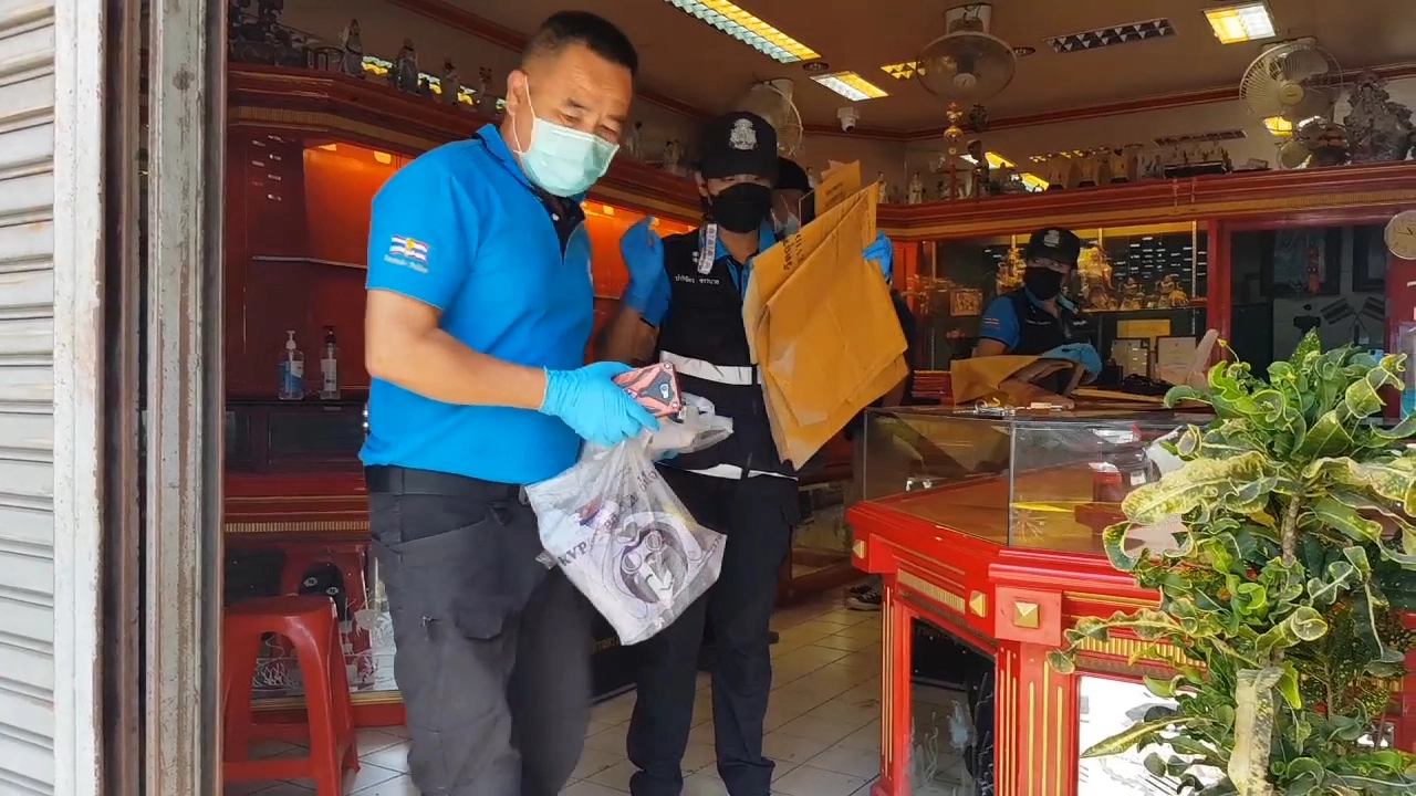 บุกเดี่ยวใช้ไม้หน้าสามทุบเจ้าของร้านทอง