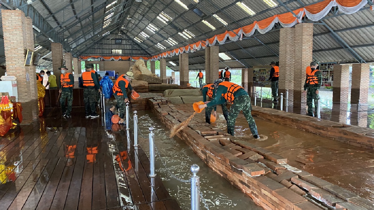 โคราชอ่วม วัดพระนอนน้ำขึ้นสูงเร่งผลักดันน้ำออก