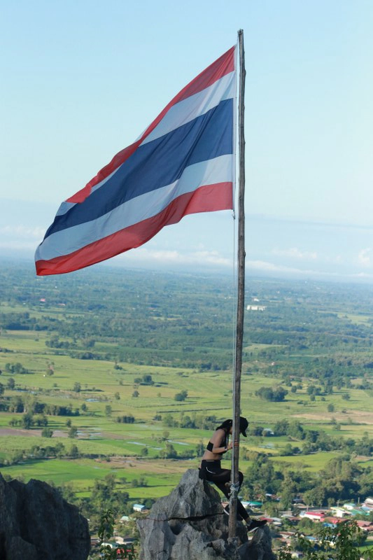 เที่ยวปีนเขาหินปูนล่องเรือตาหมื่น -อัญมณีแห่งบ้านมุง