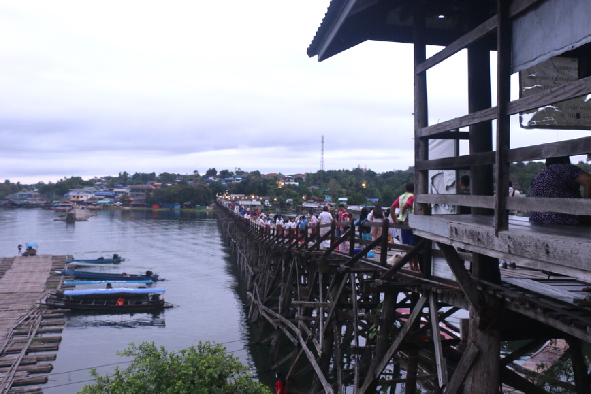 หยุดยาวสะพานมอญ อ.สังขละบุรี กลับมาคึกคักอีกครั้ง