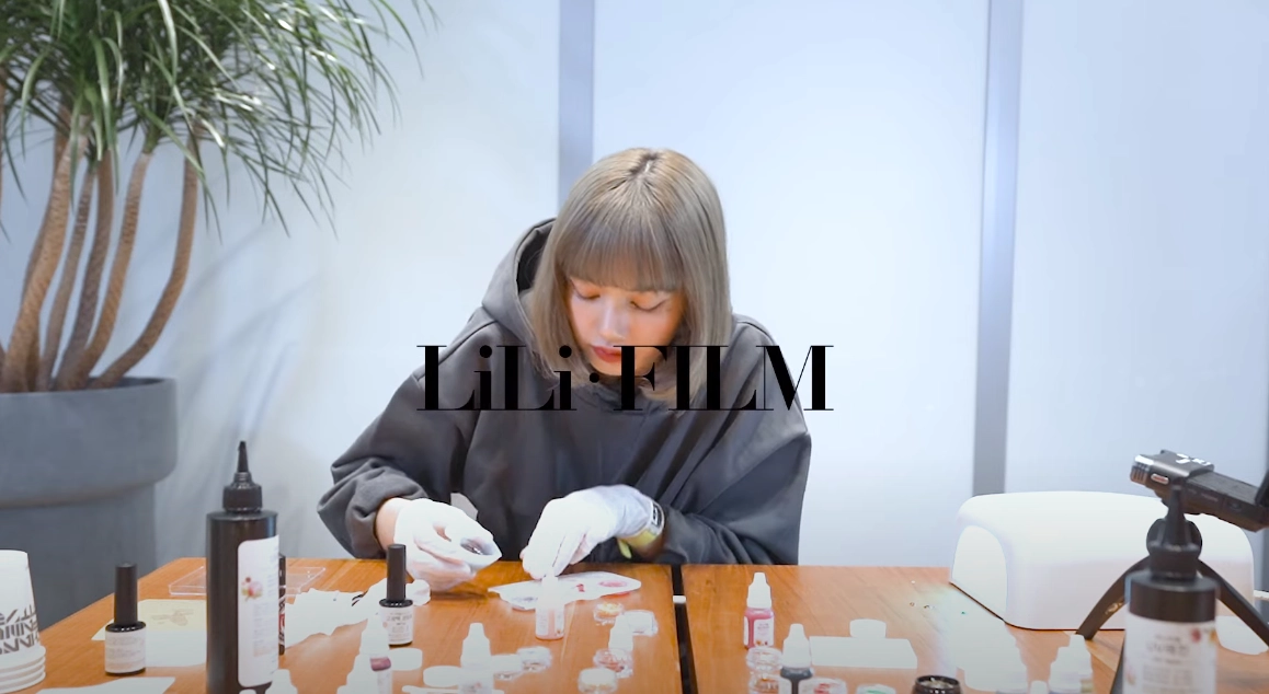 น่ารัก! "ลิซ่า" ทำแหวนแจกทีมงานแดนเซอร์ 