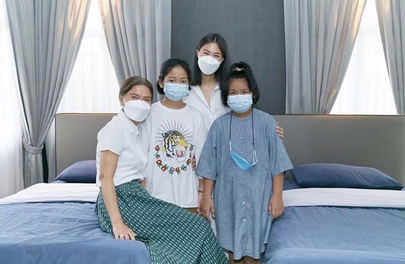 นายกฯตู่ นันทิดา-เอ๋ ชนม์สวัสดิ์ รับอุปถัมภ์ "น้องกระปุก-ออมสิน"