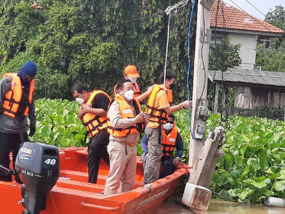 บิ๊กแจ๊ส พานร.อาชีวะล่องเรือช่วยแก้ปัญหาระบบไฟฟ้าให้บ้านริมแม่น้ำเจ้าพระยา