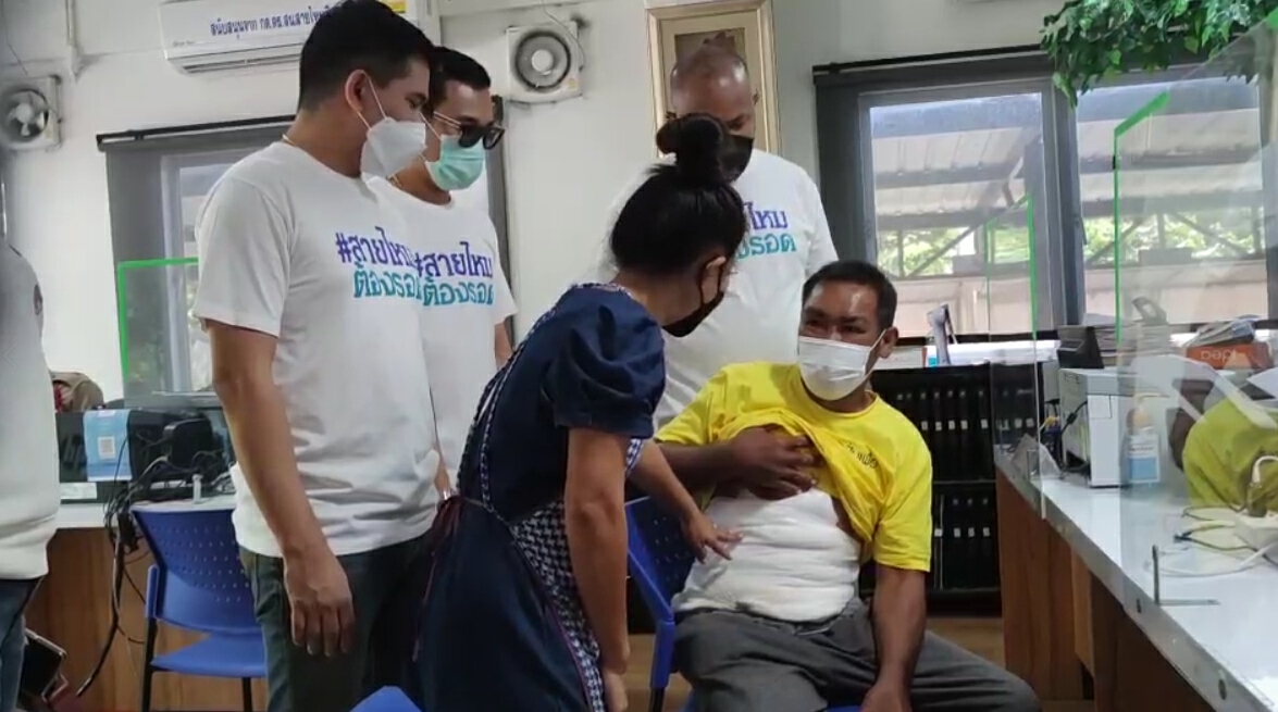 ดีกันแล้ว ! หลังดราม่าเดือดแม่ค้าสาดน้ำก๋วยเตี๋ยว ต่างฝ่ายต่างขอโทษ