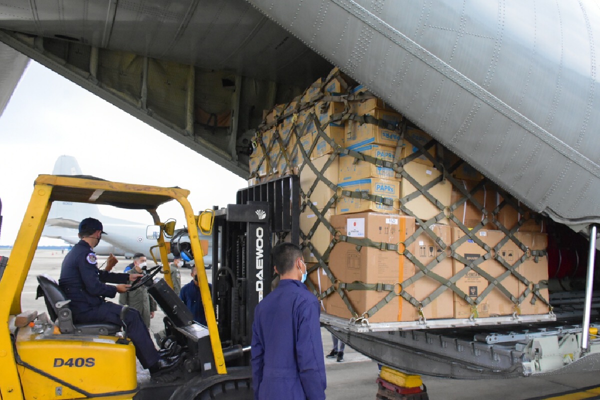 C-130H  ส่งอุปกรณ์+บุคคลกร ลง จ.ปัตตานี