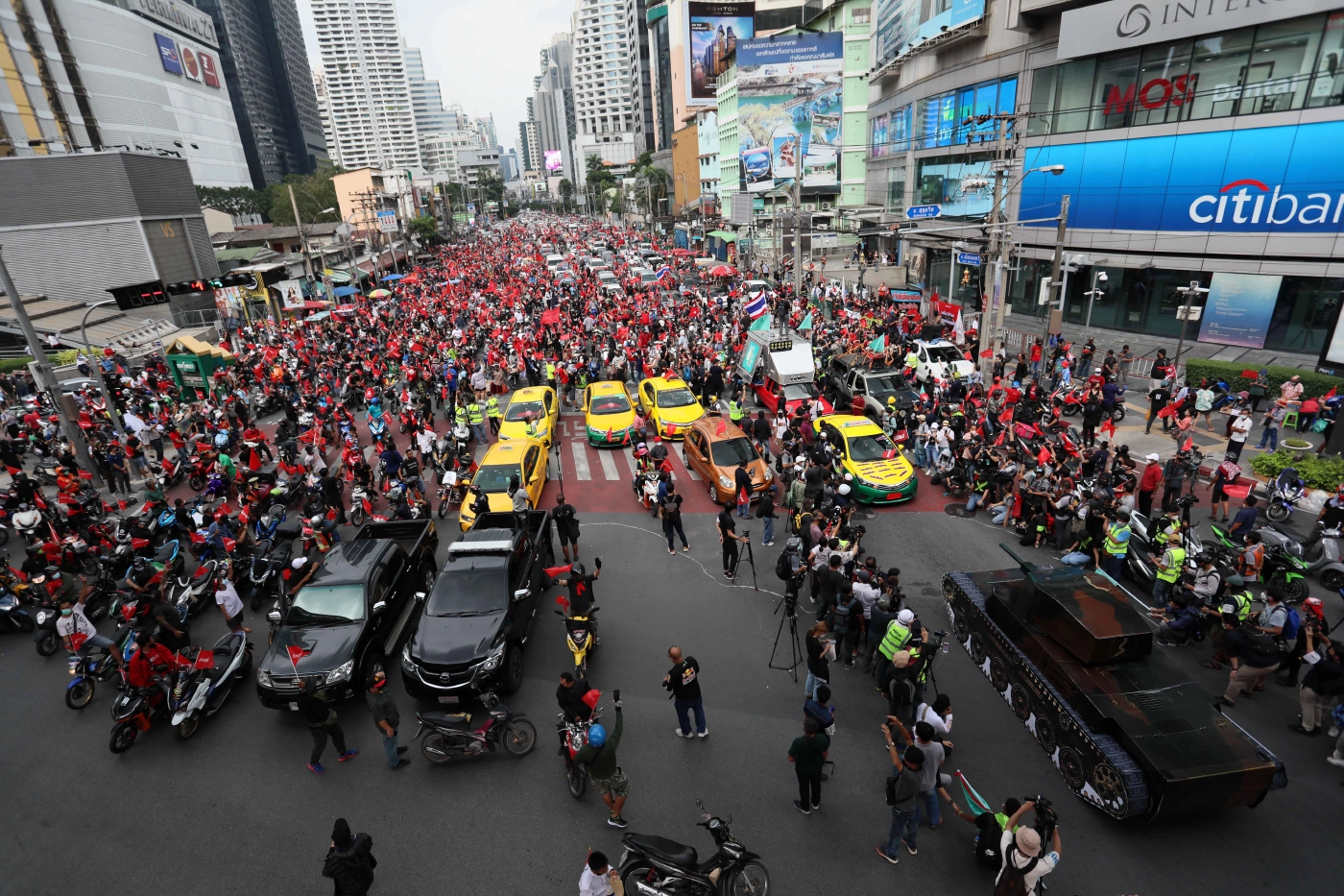 "ณัฐวุฒิ" แย้มจัดชุมนุม "คาร์ม็อบ" ปลายเดือน ต.ค.นี้ 