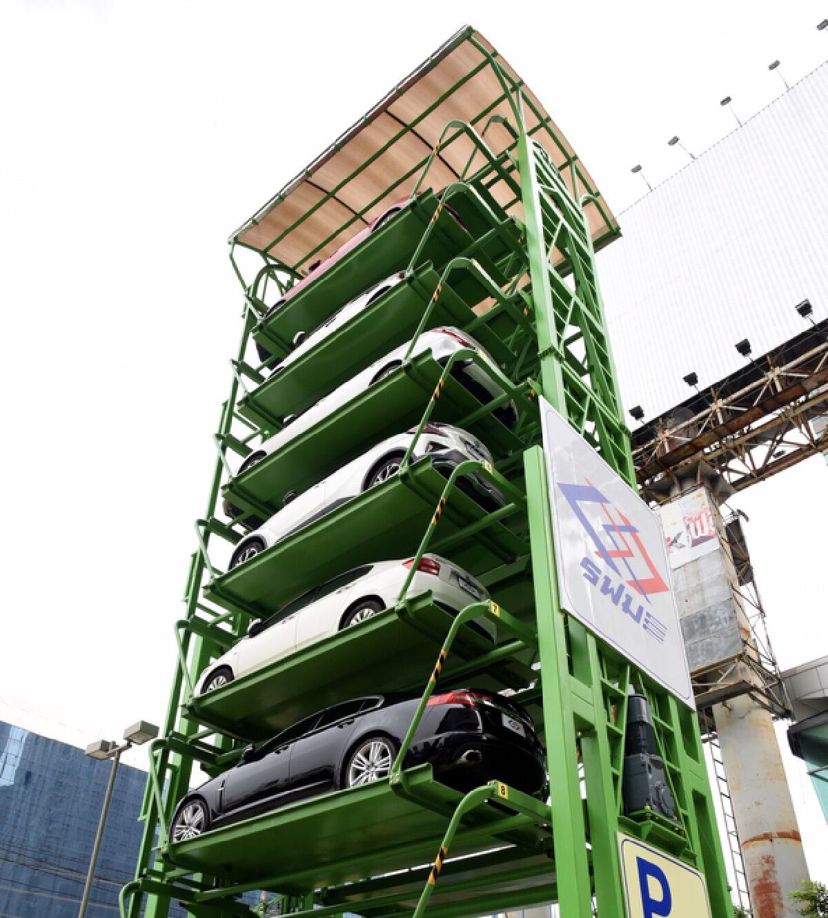 รฟม.เปิดบริการที่จอดรถอัตโนมัติ “Robot Parking” สถานีห้วยขวาง