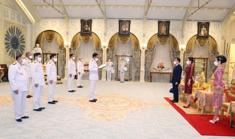 ในหลวง พระราชทานพระบรมราชวโรกาสให้ นายกฯและคณะบุคคล เฝ้าฯ
