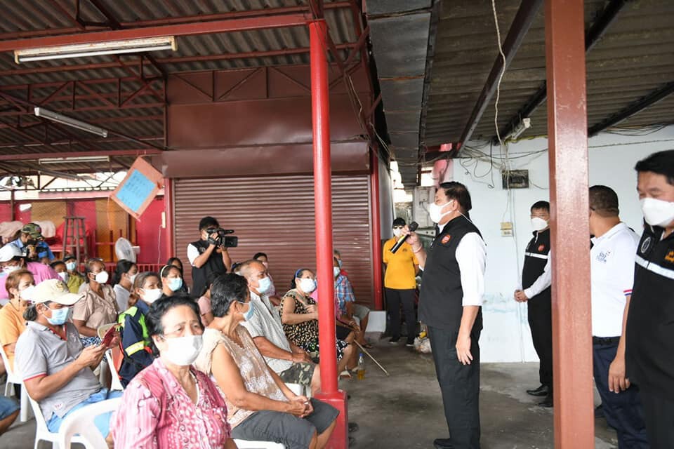 ผู้ว่าฯ กทม. ตรวจเยี่ยมให้กำลังใจชาวชุมชนริมแม่น้ำเจ้าพระยา
