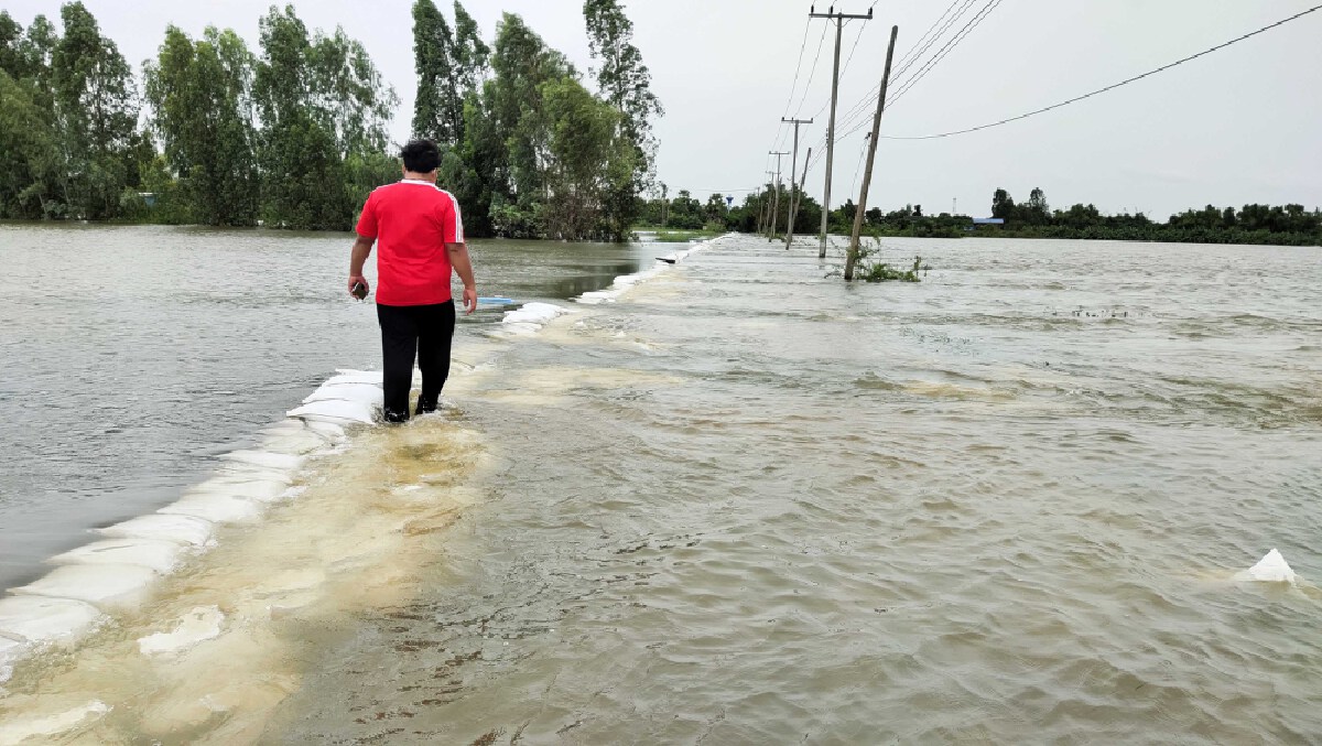 น้ำล้นเขื่อนกระเสียว รอบ 10 ปี ทะลักท่วมเมืองสุพรรณฯ