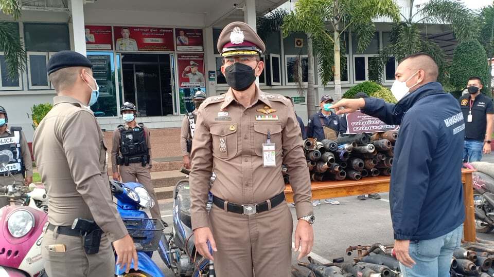 ตำรวจเอาจริงตรวจยึดจักรยานยนต์และท่อไอเสียดัดแปลง