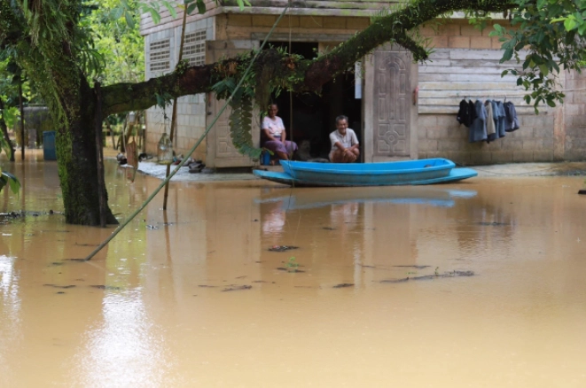 น้ำล้นเขื่อนคีรีธาร ท่วมแล้ว 4 หมู่บ้าน จ.ตราด