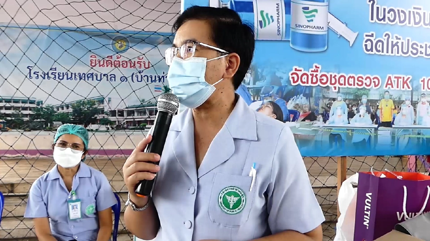 เทศบาลเมืองชุมพรฉีดวัคซีน “ซิโนฟาร์ม” ให้กับประชาชนที่ลงทะเบียนจองไว้