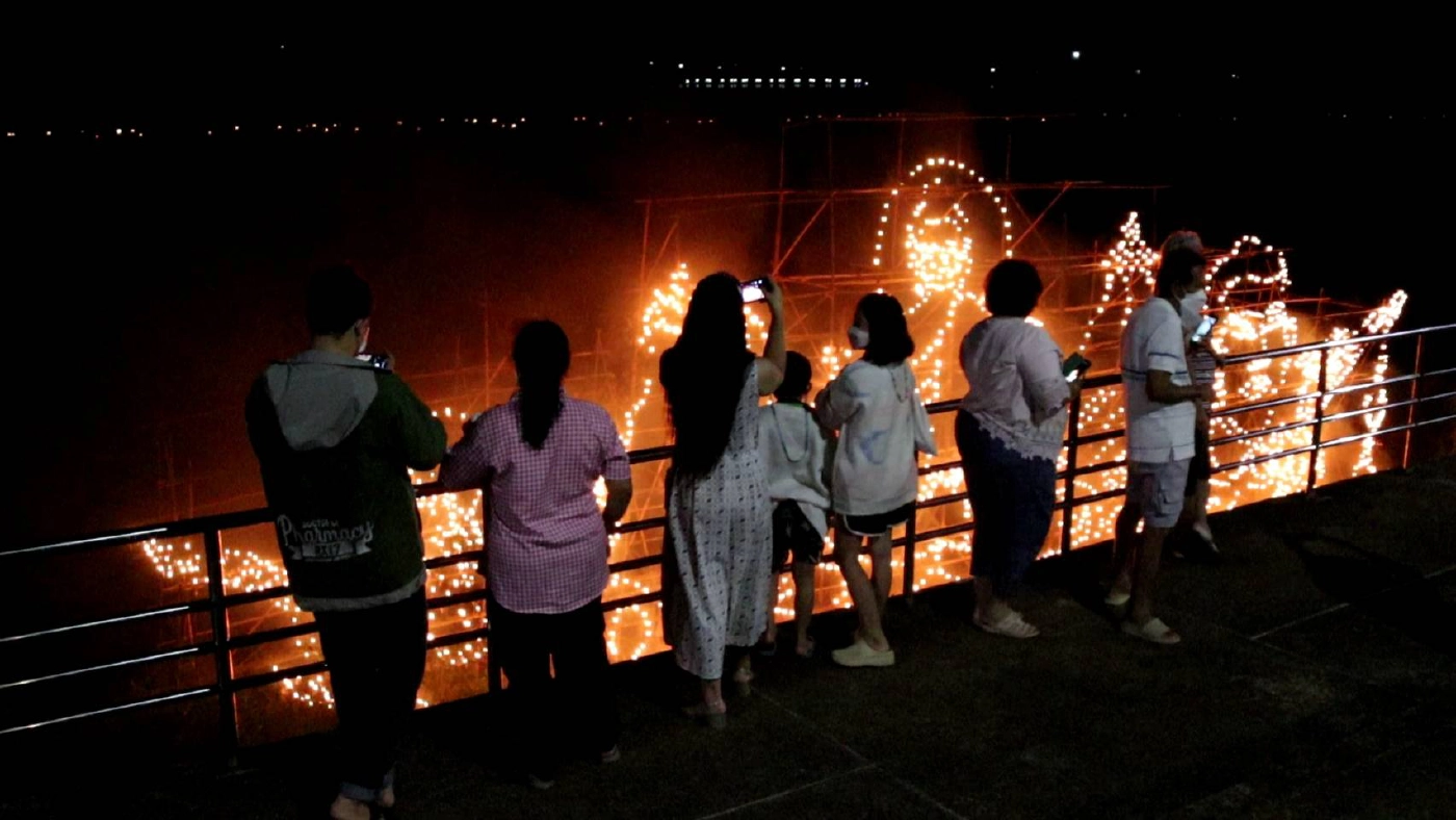 ไหลเรือไฟนครพนมวันสุดท้านปิดฉากได้สวยงาม
