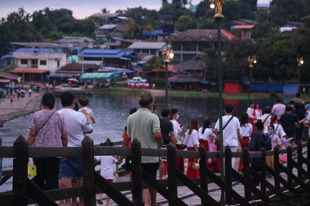 หยุดยาวสะพานมอญ อ.สังขละบุรี กลับมาคึกคักอีกครั้ง