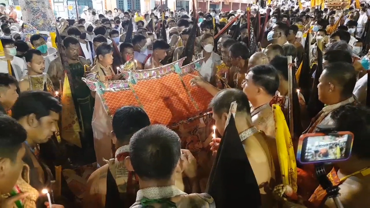 จุดประทัดส่งพระสนันเมือง ถือศีลกินผักภูเก็ต