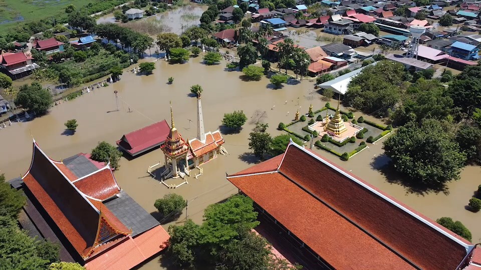 น้ำยังขึ้นสูงปิดถนนสายบางบาล-ผักไห่