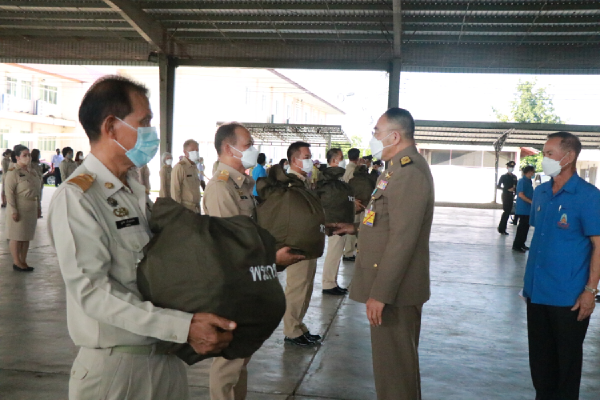องคมนตรีเชิญถุงพระราชทาน มอบผู้ประสบภัยน้ำท่วมพิษณุโลก