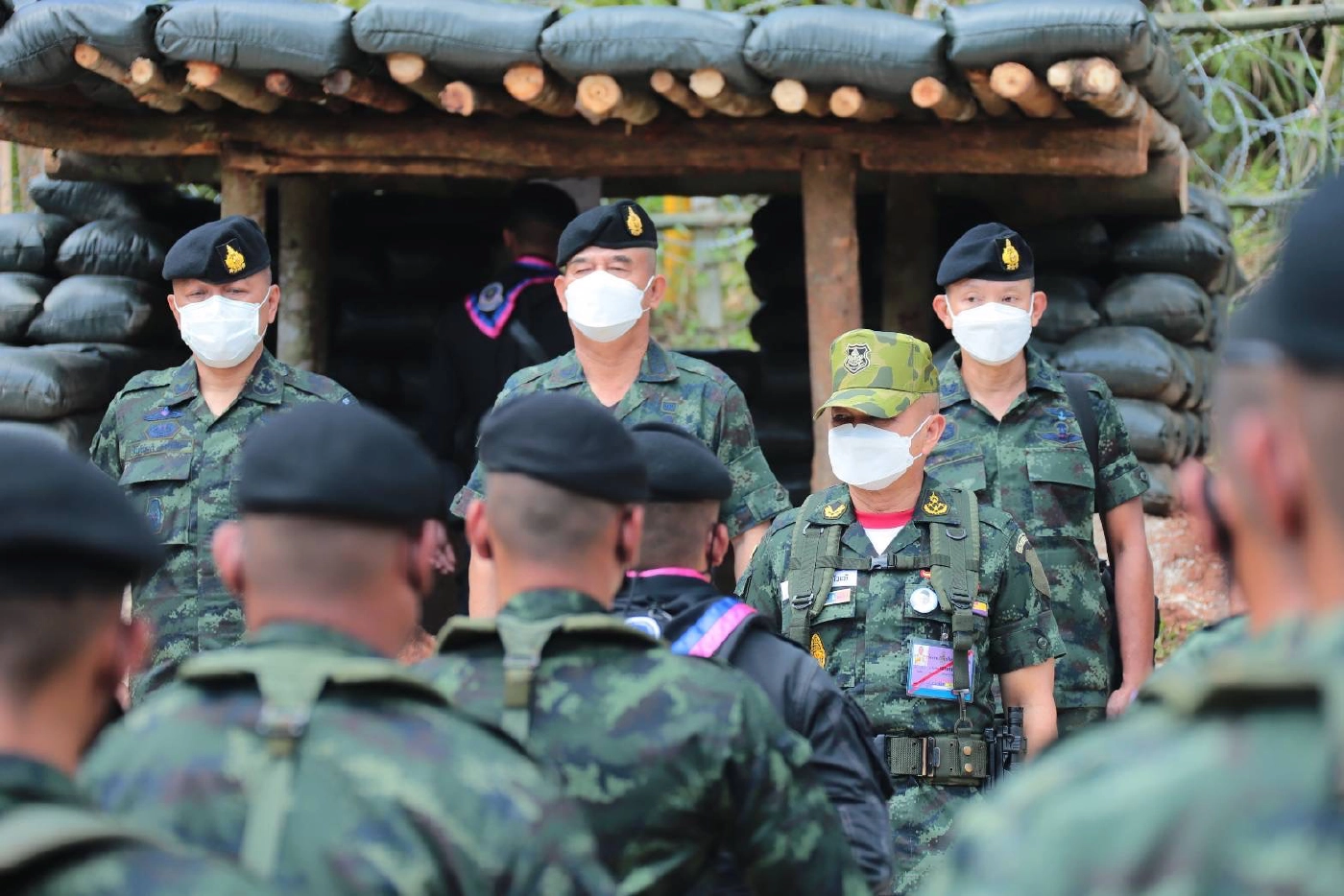 ผบ.ทบ. ลงพื้นที่ชายแดนตะวันตกให้กำลังใจ จนท. หลังลักลอบเข้าเมืองพุ่ง