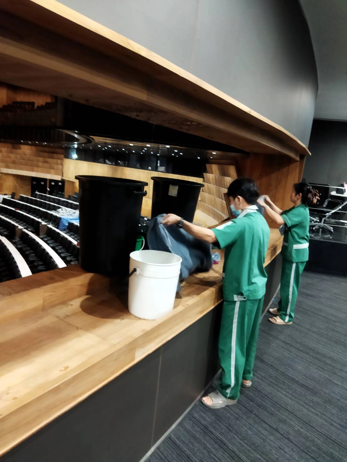 "วัชระ"เผยสภาฯน้ำรั่วอีกแล้วถึงคิวทะลักห้องประชุมสุริยัน