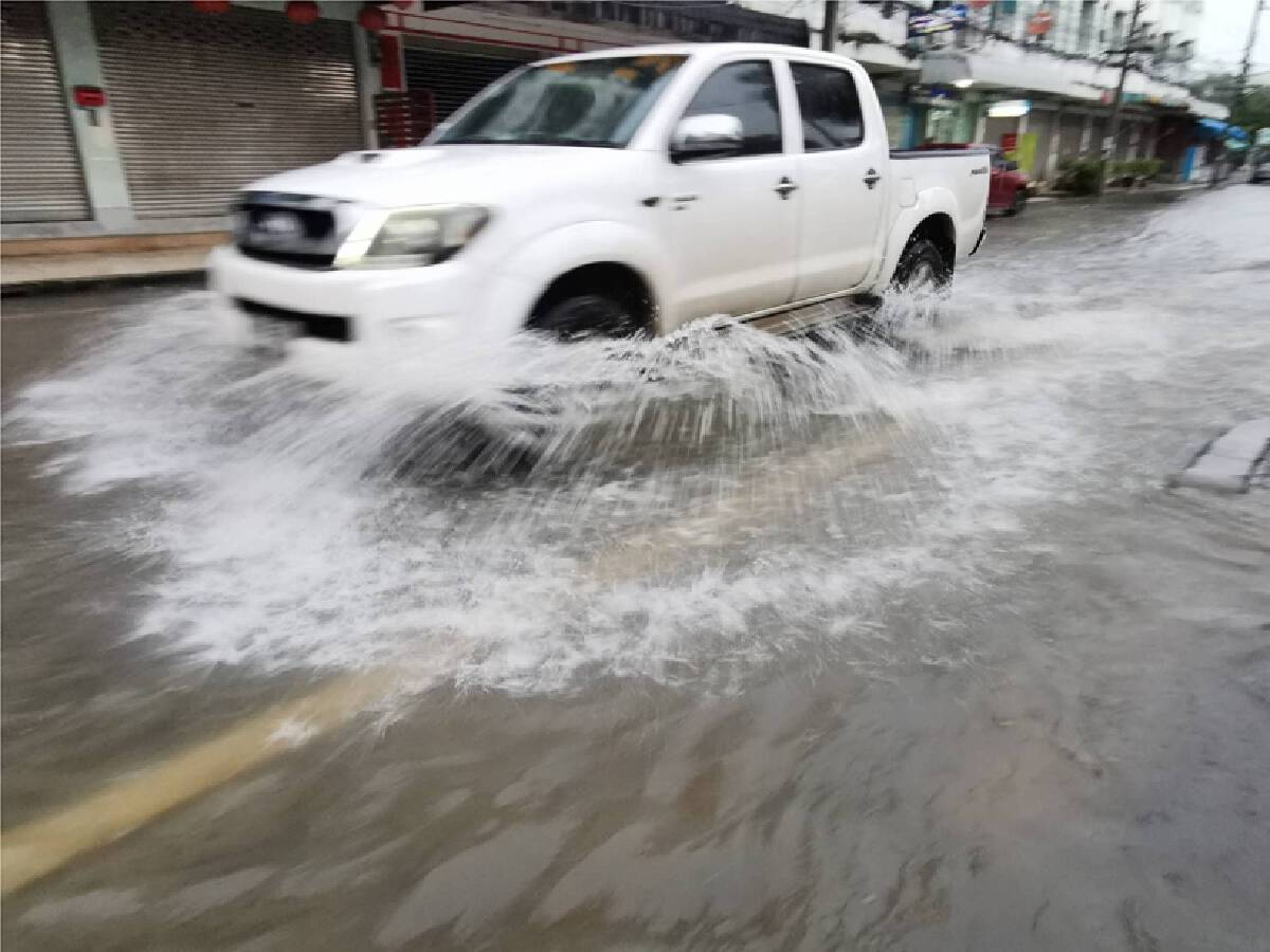 ผลพวงพายุ“คมปาซุ” ทำฝนถล่มหนัก น้ำท่วมขังถนน