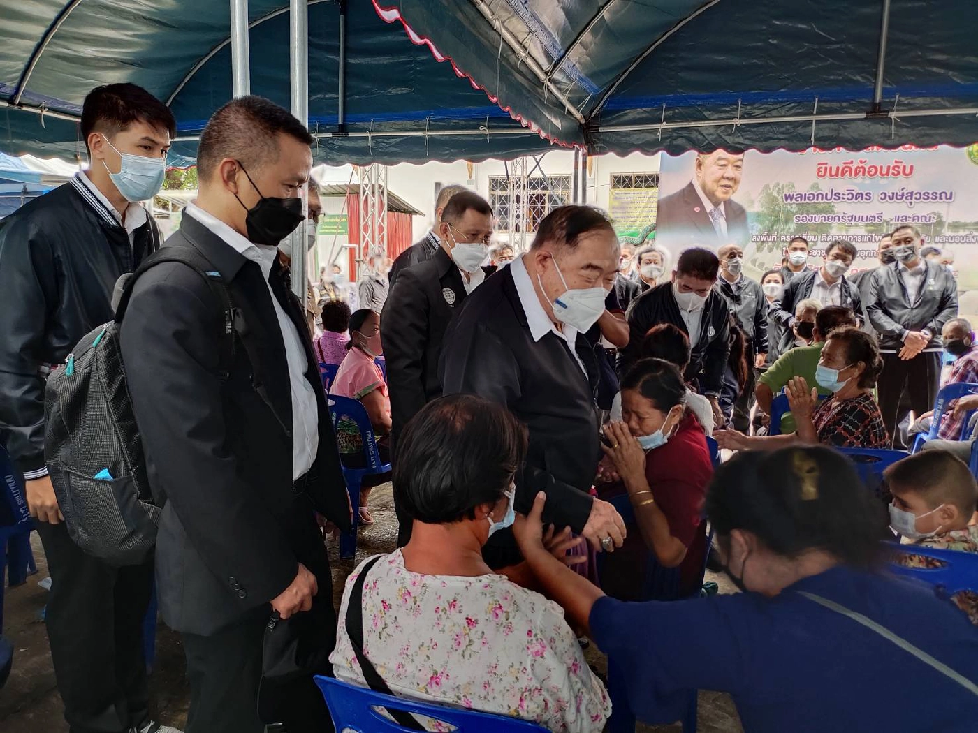 ลุงป้อม ห่วงประชาชน ลุยพื้นที่ตรวจน้ำท่วมจ.ขอนแก่น