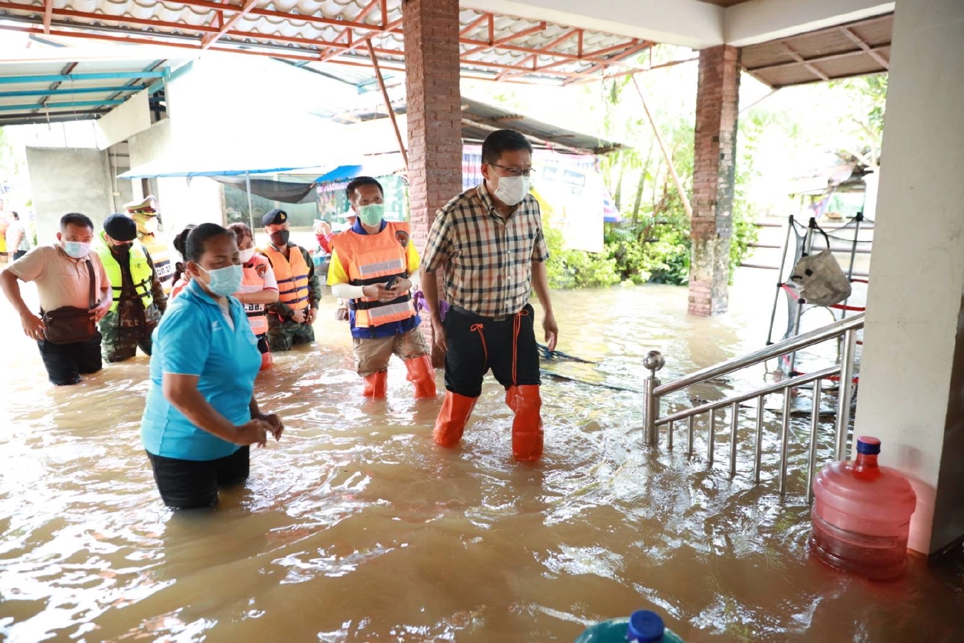 เร่งอพยพชาวบ้านและสัตว์เลี้ยงหนีน้ำชีทะลักท่วม