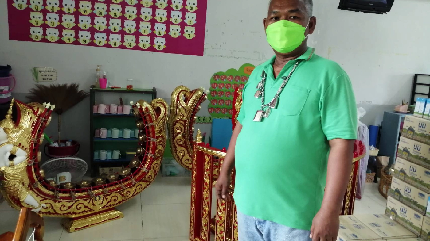 ผปค.รวมตัวไล่ผอ.โรงเรียนเหตุซื้อเครื่องดนตรีไทยไม่ได้มาตรฐาน