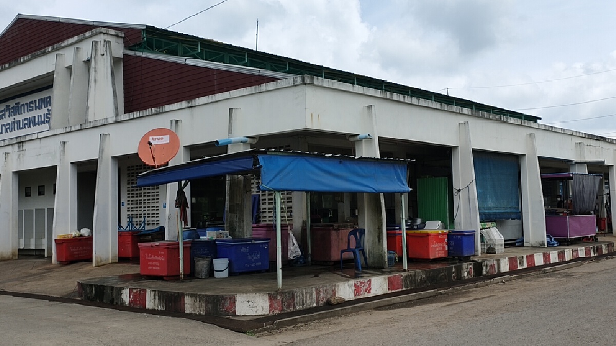สั่งปิดด่วนตลาดสดพนมรุ้งหลังแม่ค้าไปร่วมงานเลี้ยงเกษียณครูติดโควิด