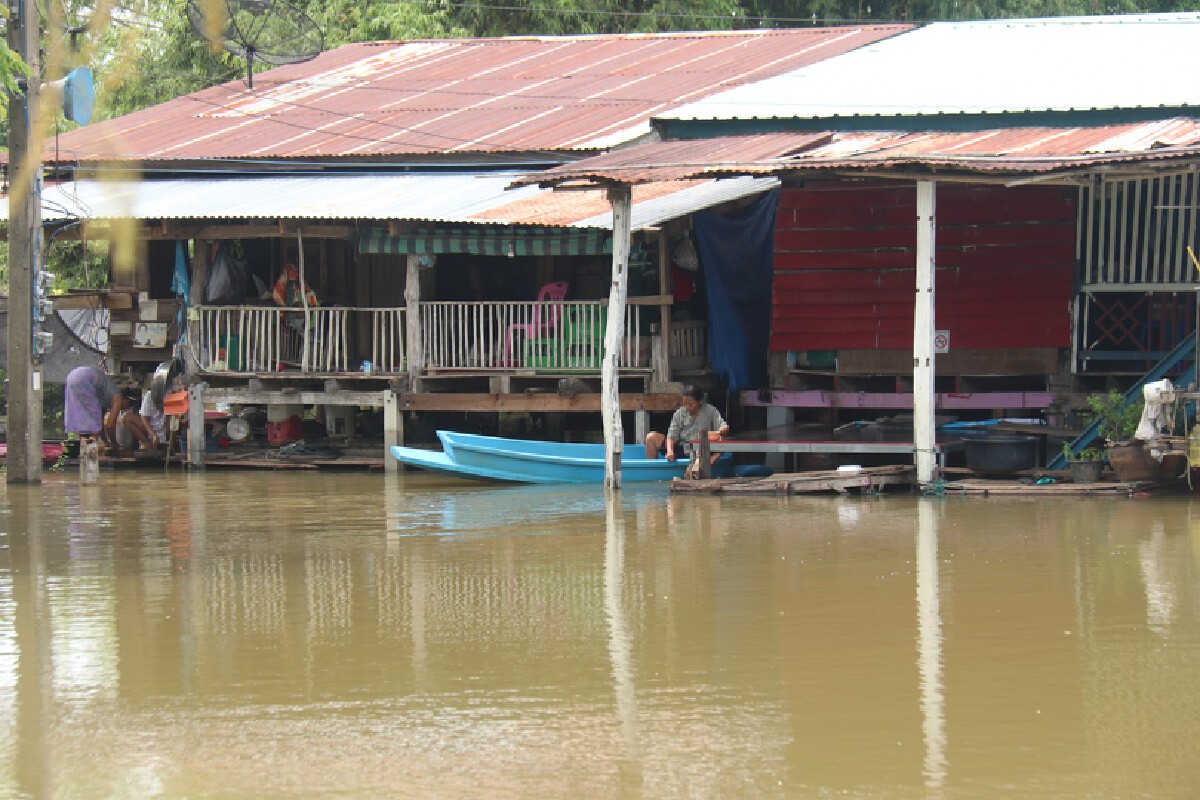 แม่น้ำยมล้นตลิ่ง-ท่วมบ้านนานนับเดือน