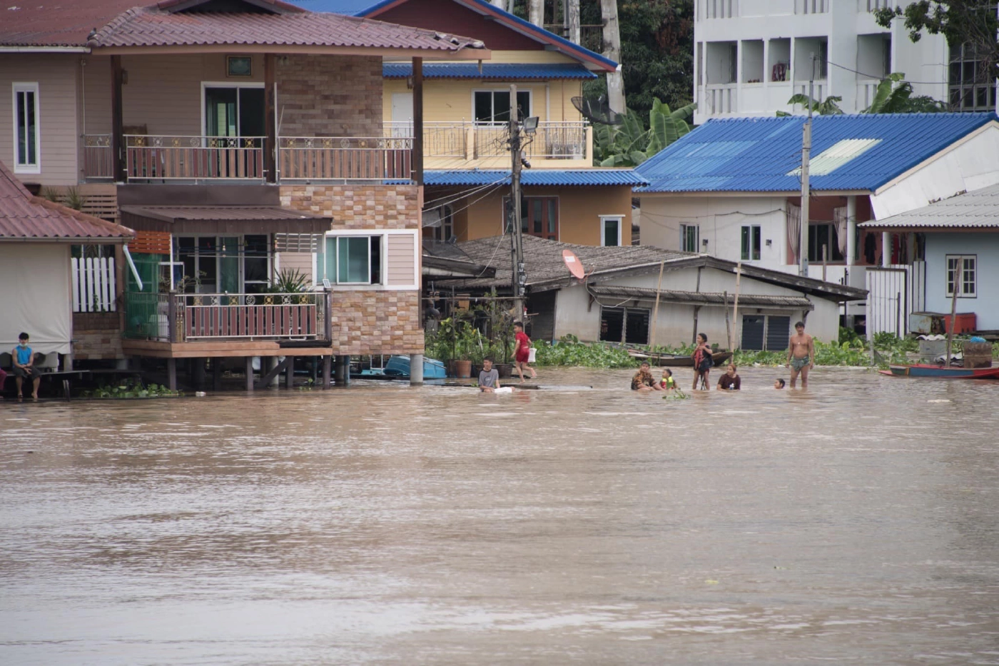 รมว.กษ. ลงพื้นที่ติดตามสถานการณ์น้ำเจ้าพระยา