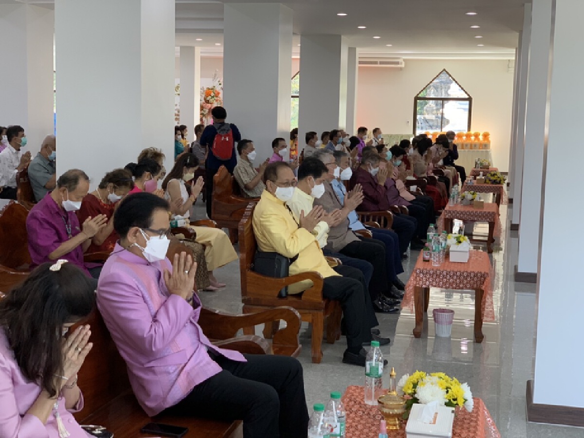"อรรถพล" อดีต อสส. นำทอดกฐินทางน้้ำที่ จ.ฉะเชิงเทรา สุดเก๋ใช้เรือ EV ทำพิธี