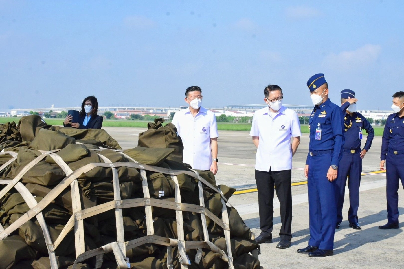 ทัพฟ้าลำเลียงถุงยังชีพพระราชทานช่วยโควิดปชช.พื้นที่ 3 จังหวัดชายแดนใต้