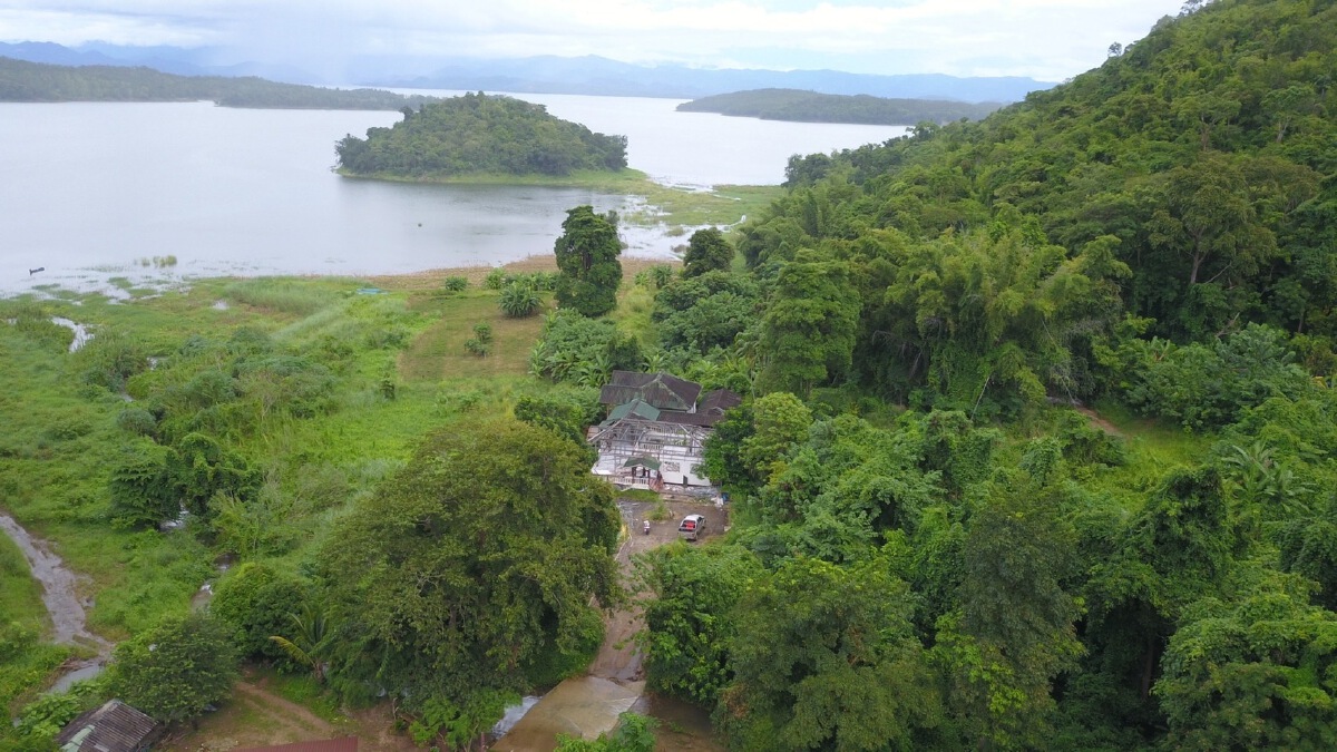 รื้อบ้านพักตากอากาศ ริมอ่างเก็บน้ำเขื่อนศรีนครินทร์ หลังยืดเยื้อ 19 ปี