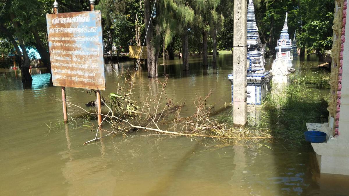 ลำบริบูรณ์สมทบลำเชียงไกรทะลักท่วมถนนและบ้านเรือนประชาชน