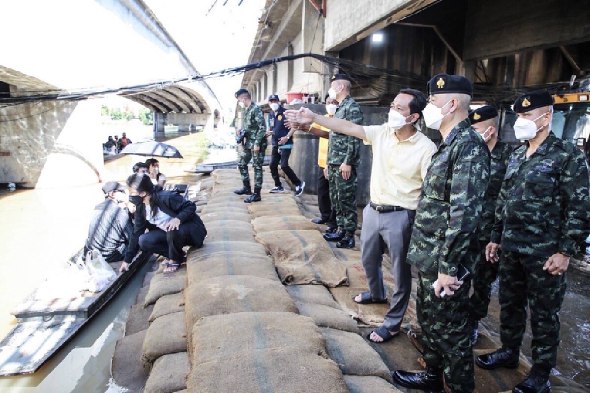 กอ.รมน. เร่งนำบิ๊กแบ๊คอุด พนังกั้นน้ำอินทร์บุรี 