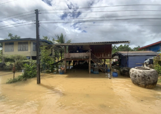 น้ำล้นเขื่อนคีรีธาร ท่วมแล้ว 4 หมู่บ้าน จ.ตราด