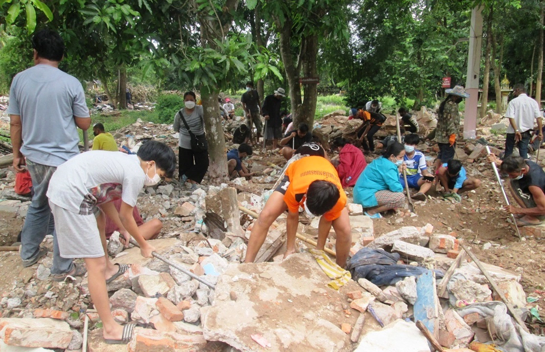 กรุแตก !! พบเหรียญสมโภชพระธาตุพนมปี 18 นับร้อย ราคาบูชาพุ่ง
