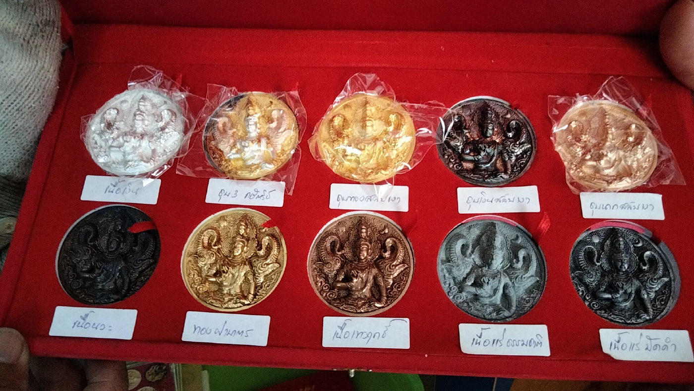 ชาวบ้านเมืองคอนแห่บริจาคจตุคาม 1 แสนองค์ลงกรุโบสถ์ใหม่