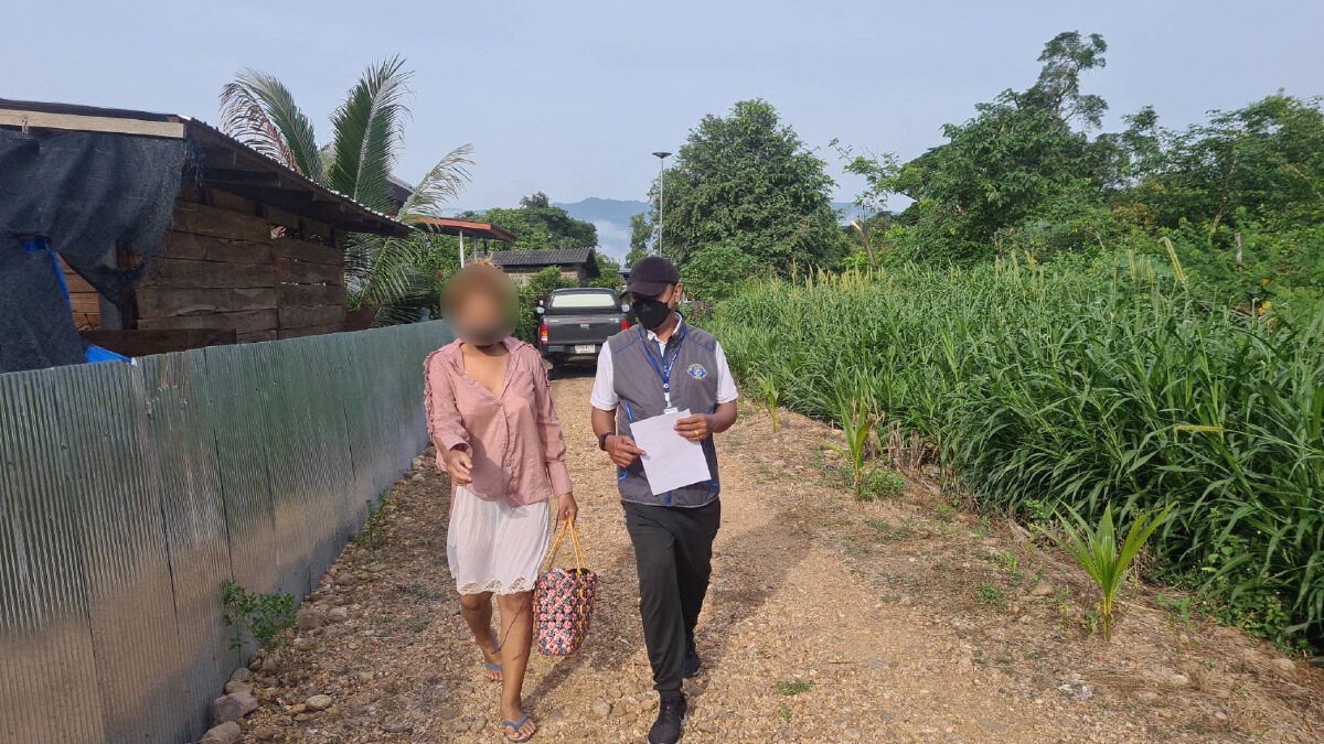 รวบแล้ว“น้องปราย” สาวประเภทสองโชว์สยิว
