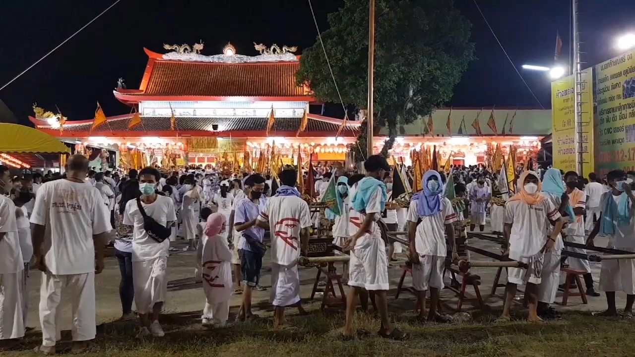 จุดประทัดส่งพระสนันเมือง ถือศีลกินผักภูเก็ต