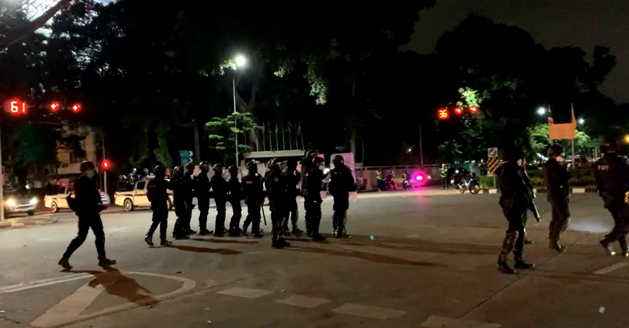 คฝ.เข้ากระชับพื้นที่กลุ่มทะลุแก๊สซอยมิตรไมตรี 