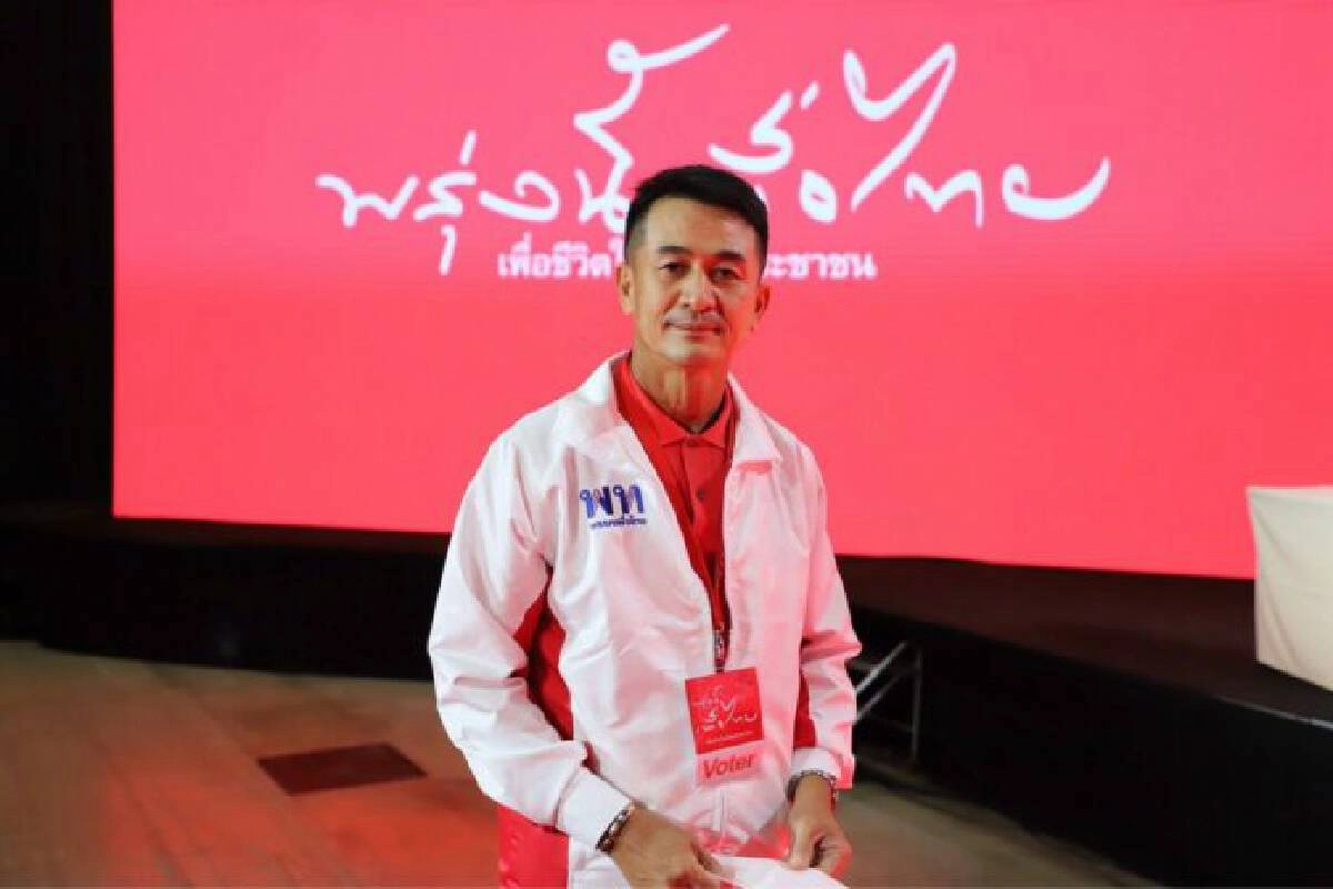 เทียบฟอร์ม"เพื่อไทย"ขยับ "พลังประชารัฐ"ชะงัก