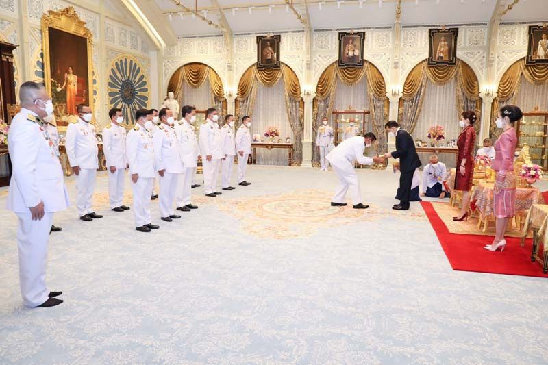 ในหลวง พระราชทานพระบรมราชวโรกาสให้ นายกฯและคณะบุคคล เฝ้าฯ