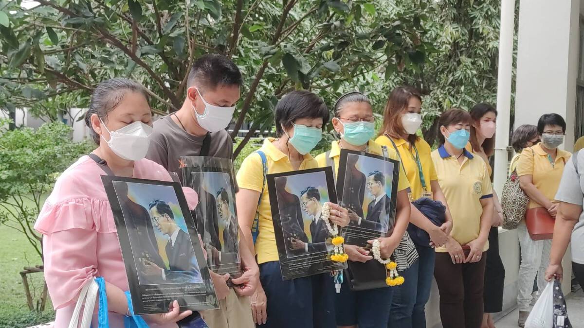 ปชช.แห่ร่วมงานรำลึกพระมหากรุณาธิคุณ "ในหลวง ร.9" ที่ศิริราช