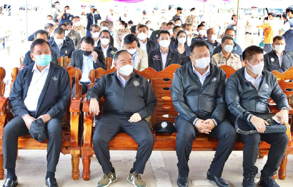 เปิดภาพแนบชิด ‘เสี่ยเฮ้ง’ – ‘บิ๊กนัส’ เบียดกันจนต้องถามใครจัดที่นั่งให้?