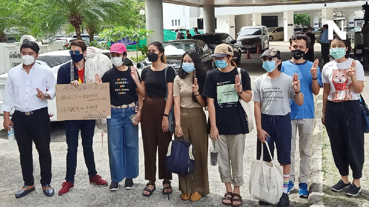 ศาลสั่งเลื่อนตรวจหลักฐานคดีม็อบบุกอ่านเเถลงการณ์หน้าสถานทูตเยอรมัน