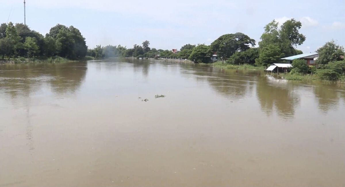 แม่น้ำยมจากตอนบน เข้าท่วมบ้านเรือนกว่า 20 หลังคาเรือน